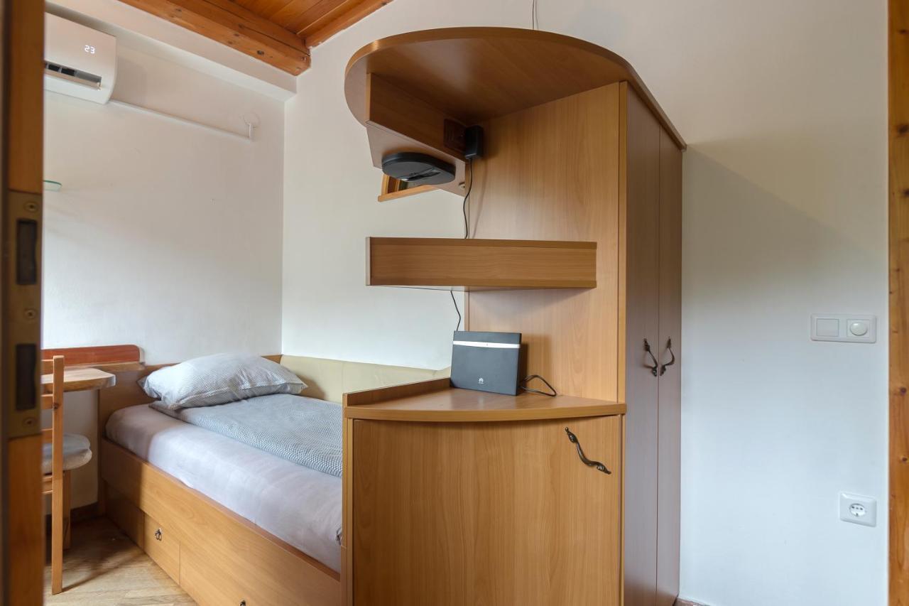 Cozy, Bright And Affordable Single Studio - Free Parking Ljubljana Exteriör bild