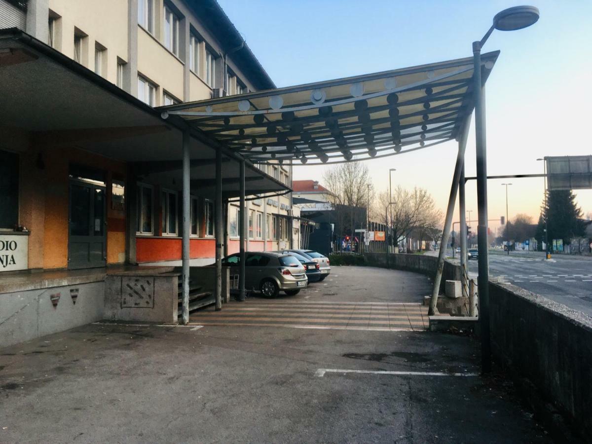 Cozy, Bright And Affordable Single Studio - Free Parking Ljubljana Exteriör bild